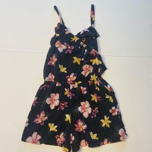 9/10 Abercrombie Kids Navy Floral Romper 🌺
